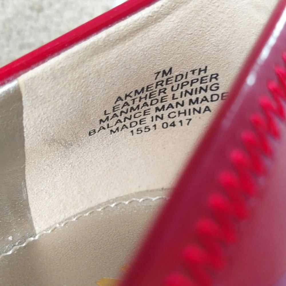 EUC Anne Klein red patent leather peeptoe block heel pumps